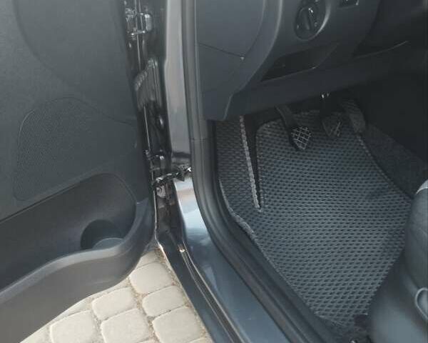 Серый Шкода Фабия, объемом двигателя 1.2 л и пробегом 266 тыс. км за 4500 $, фото 7 на Automoto.ua