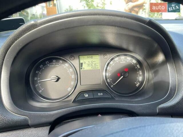 Сірий Шкода Фабія, об'ємом двигуна 1.6 л та пробігом 304 тис. км за 6000 $, фото 2 на Automoto.ua