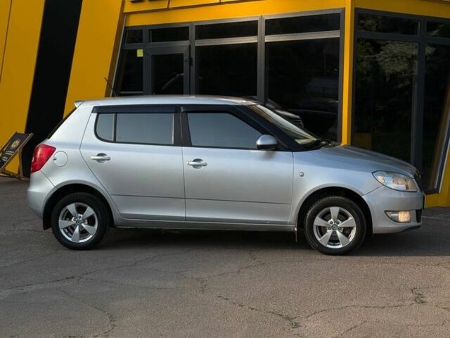 Серый Шкода Фабия, объемом двигателя 1.4 л и пробегом 300 тыс. км за 4500 $, фото 4 на Automoto.ua