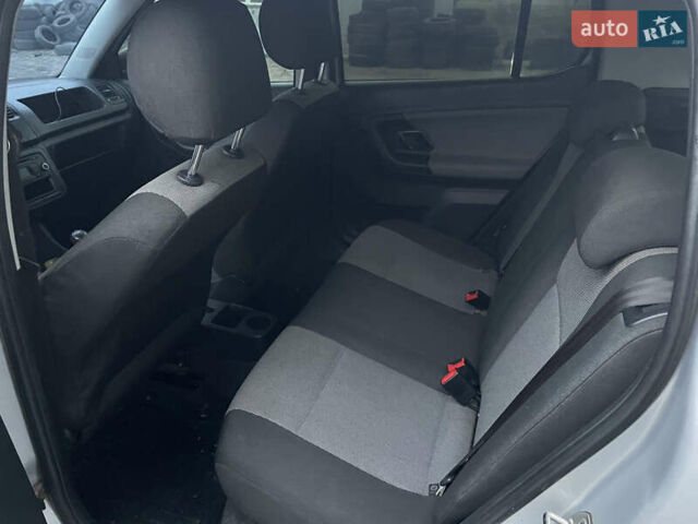 Серый Шкода Фабия, объемом двигателя 1.2 л и пробегом 271 тыс. км за 4100 $, фото 9 на Automoto.ua