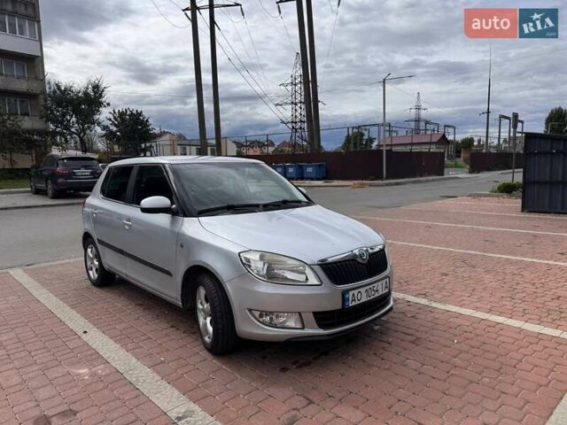 Шкода Фабия 2011 в Ужгороде на Automoto.ua Серый Шкода Фабия, объемом двигателя 1.2 л и пробегом 277 тыс. км за 5000 $, фото 1 на Automoto.ua