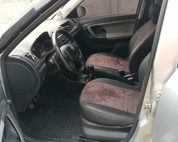 Серый Шкода Фабия, объемом двигателя 1.2 л и пробегом 271 тыс. км за 4700 $, фото 4 на Automoto.ua