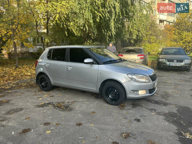 Шкода Фабия 2011 в Киеве на Automoto.ua Серый Шкода Фабия, объемом двигателя 1.4 л и пробегом 258 тыс. км за 5200 $, фото 17 на Automoto.ua