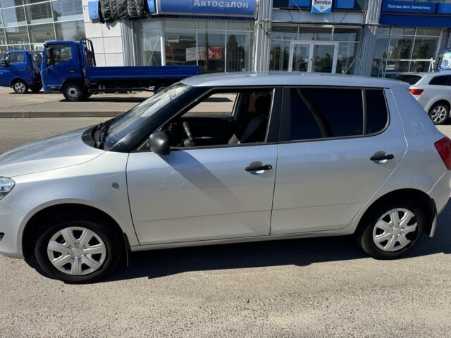 Серый Шкода Фабия, объемом двигателя 1.2 л и пробегом 1000 тыс. км за 5999 $, фото 13 на Automoto.ua