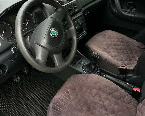 Сірий Шкода Фабія, об'ємом двигуна 1.2 л та пробігом 158 тис. км за 4800 $, фото 4 на Automoto.ua