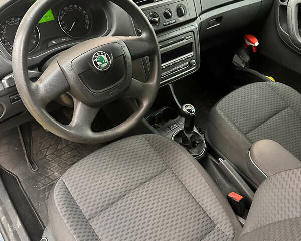 Сірий Шкода Фабія, об'ємом двигуна 1.2 л та пробігом 150 тис. км за 5500 $, фото 1 на Automoto.ua