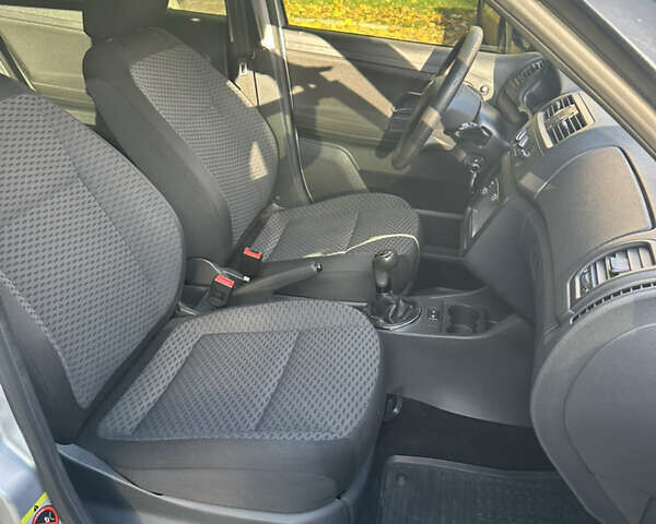 Шкода Фабия 2011 в Киеве на Automoto.ua Серый Шкода Фабия, объемом двигателя 1.4 л и пробегом 258 тыс. км за 5200 $, фото 33 на Automoto.ua