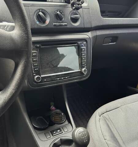 Серый Шкода Фабия, объемом двигателя 1.2 л и пробегом 205 тыс. км за 5500 $, фото 11 на Automoto.ua