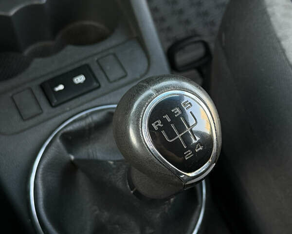 Сірий Шкода Фабія, об'ємом двигуна 1.39 л та пробігом 315 тис. км за 4999 $, фото 19 на Automoto.ua