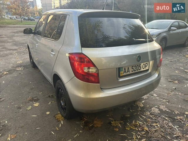 Шкода Фабия 2011 в Киеве на Automoto.ua Серый Шкода Фабия, объемом двигателя 1.4 л и пробегом 258 тыс. км за 5200 $, фото 12 на Automoto.ua