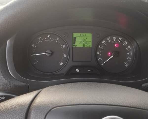 Серый Шкода Фабия, объемом двигателя 1.2 л и пробегом 266 тыс. км за 4500 $, фото 6 на Automoto.ua