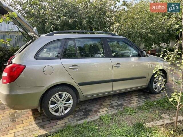 Сірий Шкода Фабія, об'ємом двигуна 1.6 л та пробігом 304 тис. км за 6000 $, фото 4 на Automoto.ua