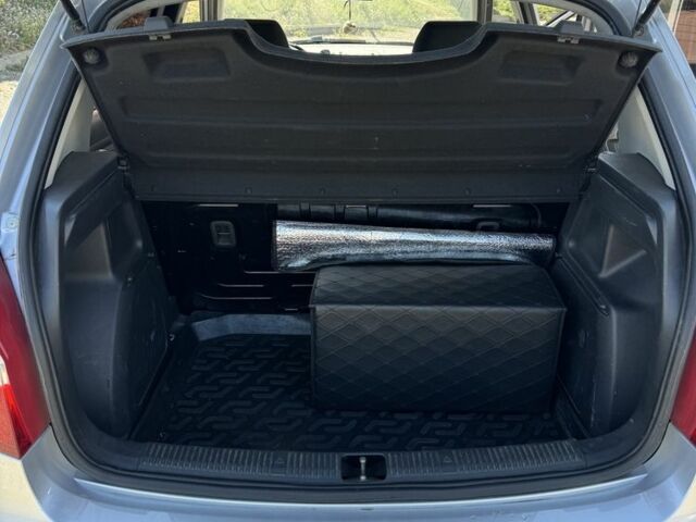 Серый Шкода Фабия, объемом двигателя 1.2 л и пробегом 1000 тыс. км за 5999 $, фото 4 на Automoto.ua