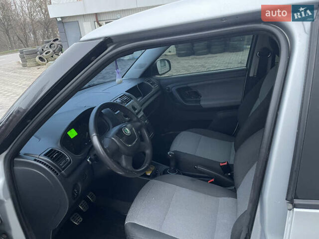 Серый Шкода Фабия, объемом двигателя 1.2 л и пробегом 271 тыс. км за 4100 $, фото 8 на Automoto.ua