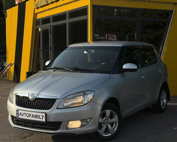 Сірий Шкода Фабія, об'ємом двигуна 1.39 л та пробігом 315 тис. км за 4999 $, фото 1 на Automoto.ua