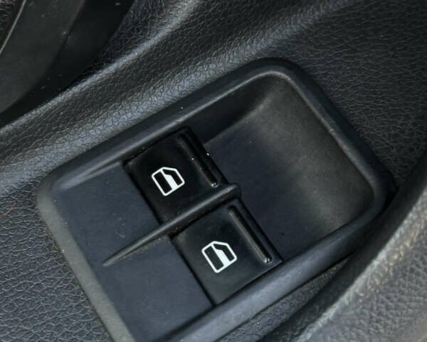 Сірий Шкода Фабія, об'ємом двигуна 1.39 л та пробігом 315 тис. км за 4999 $, фото 17 на Automoto.ua