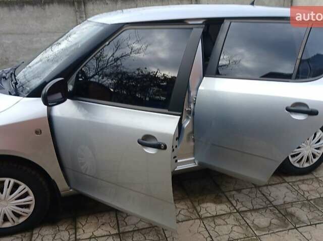 Серый Шкода Фабия, объемом двигателя 1.2 л и пробегом 271 тыс. км за 4700 $, фото 3 на Automoto.ua