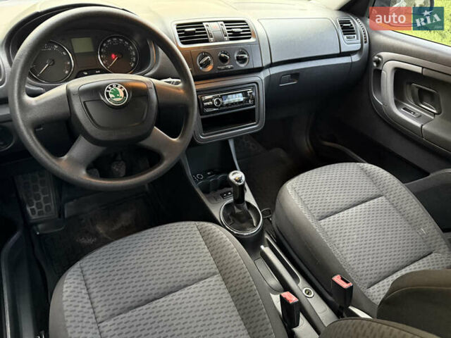 Сірий Шкода Фабія, об'ємом двигуна 1.39 л та пробігом 160 тис. км за 6800 $, фото 27 на Automoto.ua