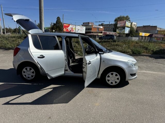 Серый Шкода Фабия, объемом двигателя 1.2 л и пробегом 1000 тыс. км за 5999 $, фото 1 на Automoto.ua