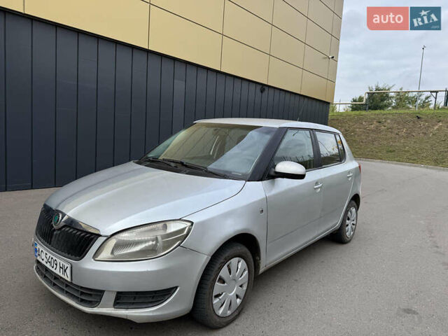 Сірий Шкода Фабія, об'ємом двигуна 1.39 л та пробігом 306 тис. км за 2950 $, фото 1 на Automoto.ua