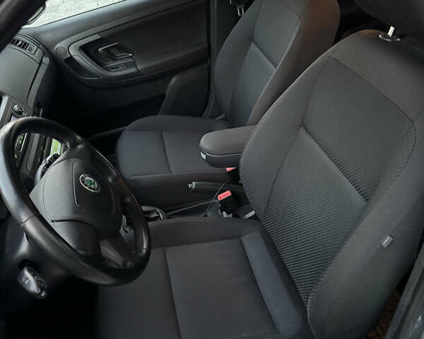 Шкода Фабия 2012 в Львове на Automoto.ua Серый Шкода Фабия, объемом двигателя 1.2 л и пробегом 83 тыс. км за 8199 $, фото 11 на Automoto.ua