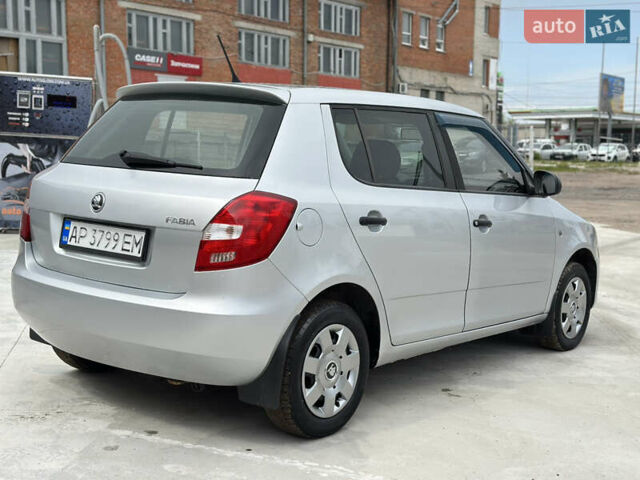 Серый Шкода Фабия, объемом двигателя 1.39 л и пробегом 205 тыс. км за 5800 $, фото 5 на Automoto.ua