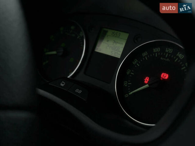 Серый Шкода Фабия, объемом двигателя 1.2 л и пробегом 248 тыс. км за 5700 $, фото 14 на Automoto.ua