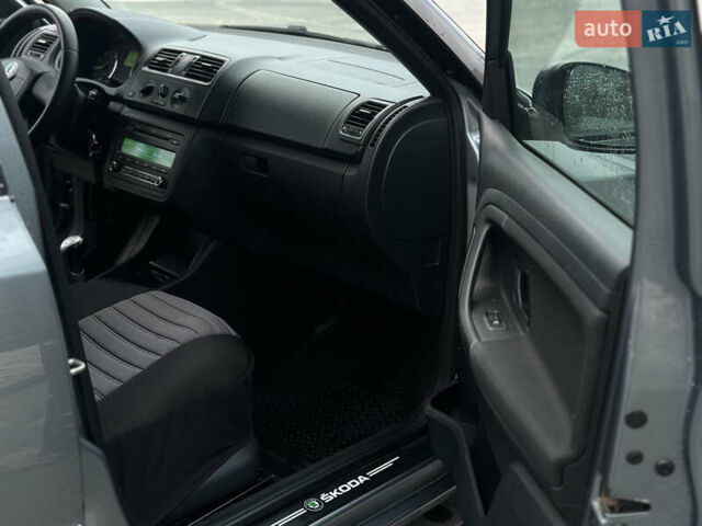 Серый Шкода Фабия, объемом двигателя 1.2 л и пробегом 248 тыс. км за 5700 $, фото 11 на Automoto.ua