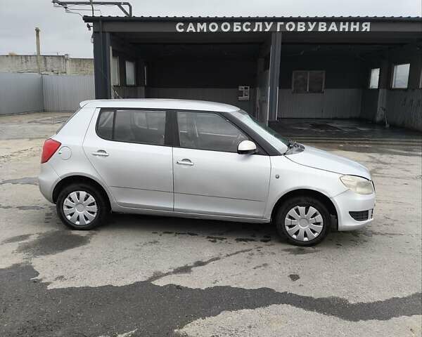 Сірий Шкода Фабія, об'ємом двигуна 1.4 л та пробігом 333 тис. км за 3800 $, фото 3 на Automoto.ua
