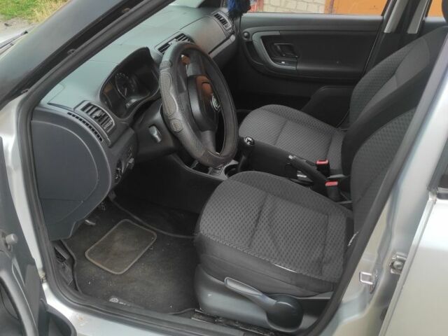 Сірий Шкода Фабія, об'ємом двигуна 1.4 л та пробігом 350 тис. км за 3400 $, фото 6 на Automoto.ua