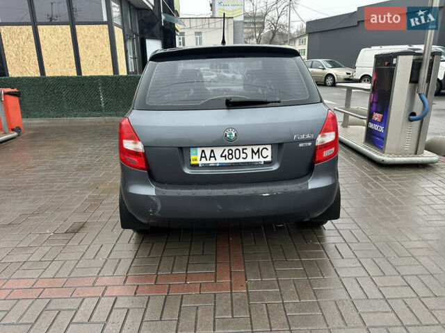 Серый Шкода Фабия, объемом двигателя 1.39 л и пробегом 233 тыс. км за 5200 $, фото 4 на Automoto.ua