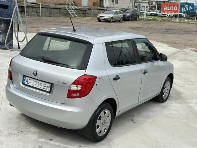 Серый Шкода Фабия, объемом двигателя 1.39 л и пробегом 205 тыс. км за 5800 $, фото 6 на Automoto.ua