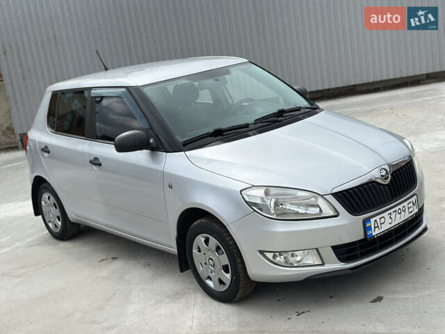 Серый Шкода Фабия, объемом двигателя 1.39 л и пробегом 205 тыс. км за 5800 $, фото 4 на Automoto.ua