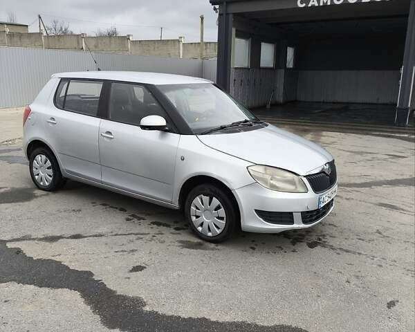 Сірий Шкода Фабія, об'ємом двигуна 1.4 л та пробігом 333 тис. км за 3800 $, фото 1 на Automoto.ua