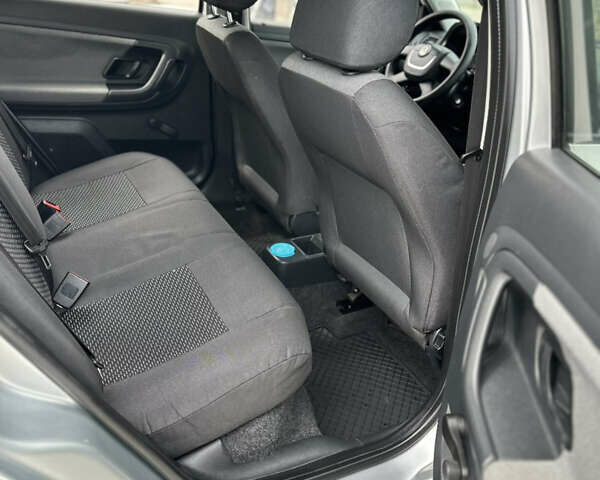 Серый Шкода Фабия, объемом двигателя 1.39 л и пробегом 205 тыс. км за 5800 $, фото 14 на Automoto.ua