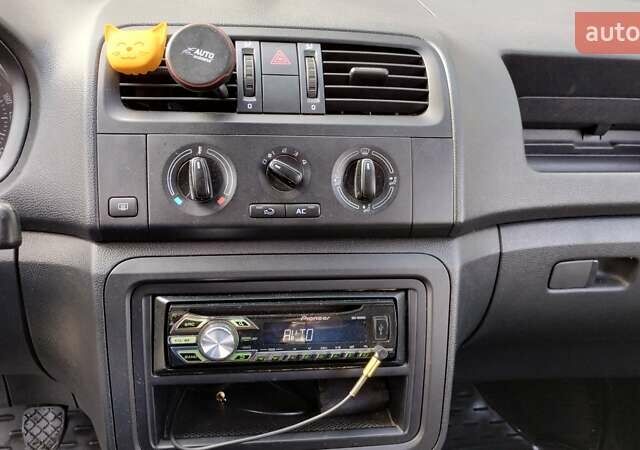 Серый Шкода Фабия, объемом двигателя 1.2 л и пробегом 161 тыс. км за 5500 $, фото 12 на Automoto.ua