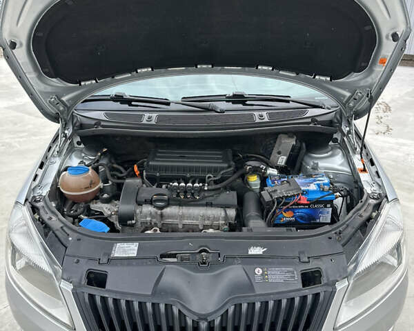 Серый Шкода Фабия, объемом двигателя 1.39 л и пробегом 205 тыс. км за 5800 $, фото 16 на Automoto.ua