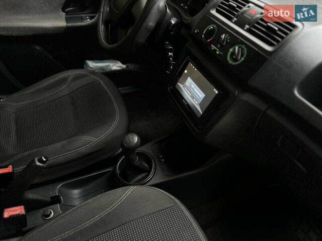 Сірий Шкода Фабія, об'ємом двигуна 1.2 л та пробігом 151 тис. км за 5700 $, фото 17 на Automoto.ua