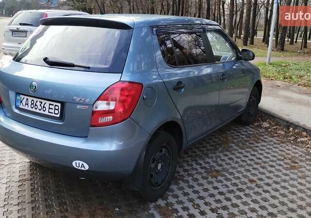 Серый Шкода Фабия, объемом двигателя 1.2 л и пробегом 161 тыс. км за 5500 $, фото 2 на Automoto.ua