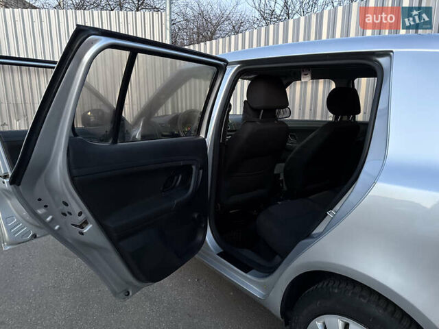 Серый Шкода Фабия, объемом двигателя 1.39 л и пробегом 251 тыс. км за 4199 $, фото 7 на Automoto.ua