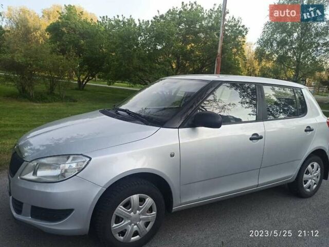 Серый Шкода Фабия, объемом двигателя 1.2 л и пробегом 191 тыс. км за 5499 $, фото 3 на Automoto.ua