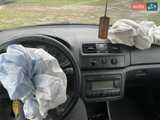 Серый Шкода Фабия, объемом двигателя 1.2 л и пробегом 300 тыс. км за 3000 $, фото 9 на Automoto.ua