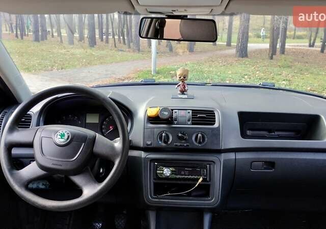 Серый Шкода Фабия, объемом двигателя 1.2 л и пробегом 161 тыс. км за 5500 $, фото 7 на Automoto.ua