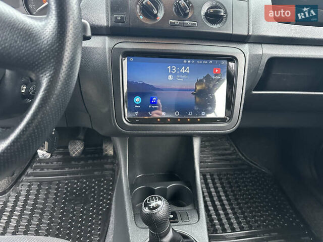 Серый Шкода Фабия, объемом двигателя 1.2 л и пробегом 185 тыс. км за 4999 $, фото 11 на Automoto.ua