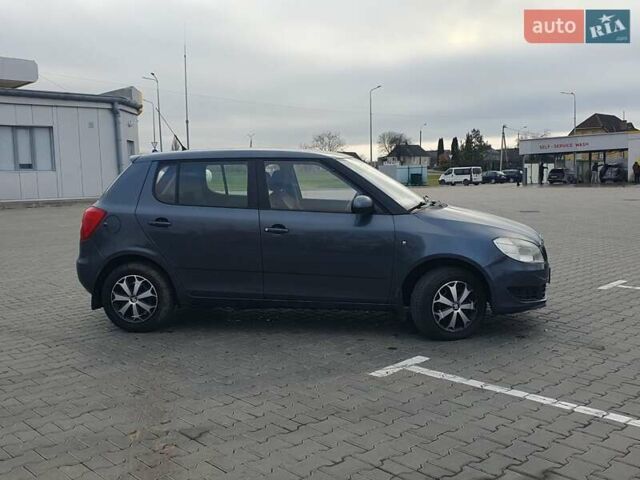 Серый Шкода Фабия, объемом двигателя 1.39 л и пробегом 290 тыс. км за 4200 $, фото 2 на Automoto.ua