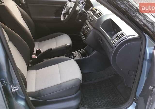 Серый Шкода Фабия, объемом двигателя 1.2 л и пробегом 161 тыс. км за 5500 $, фото 9 на Automoto.ua