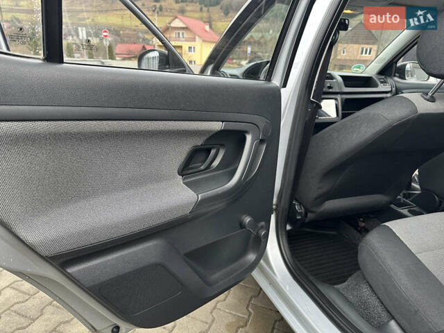 Серый Шкода Фабия, объемом двигателя 1.2 л и пробегом 185 тыс. км за 4999 $, фото 15 на Automoto.ua