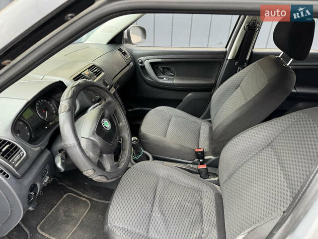 Сірий Шкода Фабія, об'ємом двигуна 1.39 л та пробігом 306 тис. км за 2950 $, фото 5 на Automoto.ua
