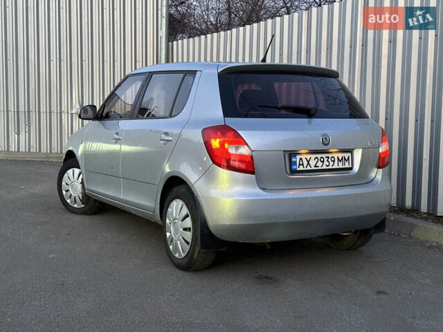 Серый Шкода Фабия, объемом двигателя 1.39 л и пробегом 251 тыс. км за 4199 $, фото 4 на Automoto.ua