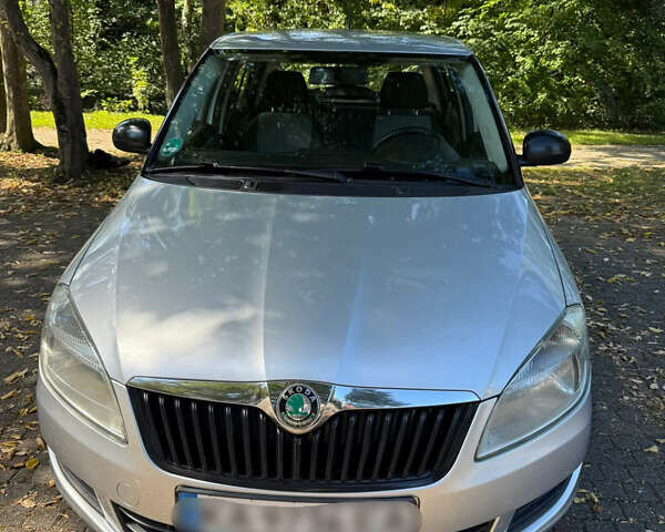 Сірий Шкода Фабія, об'ємом двигуна 1.2 л та пробігом 184 тис. км за 4800 $, фото 1 на Automoto.ua